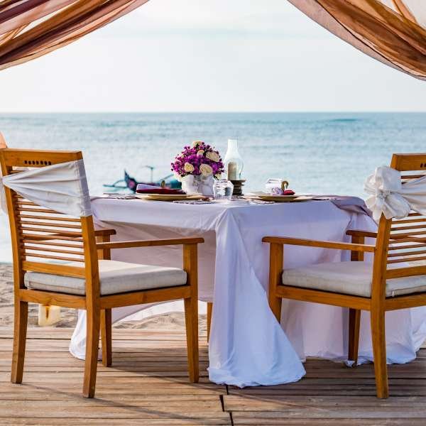 romantic-dinner-setting-on-the-beach.jpg